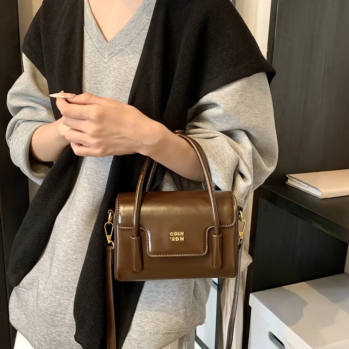 Uakiss Niche Design, Retro High-Quality Small Square Bag, Simple, Casual And Versatile Handbag, Fashionable And Personalized, Foreign-Style Shoulder Bag